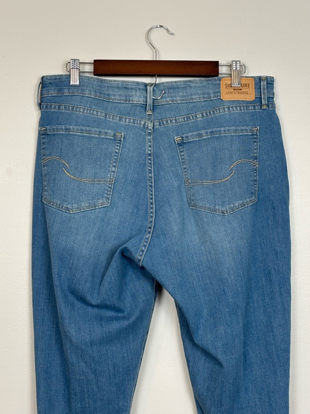 Levi Straus Capri Womens 16 Light Blue Gold Signature Mid Rise Capri Stretch - Picture 5 of 10